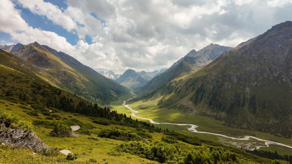 Kyrgyzstan Trail Ak Suu kloof